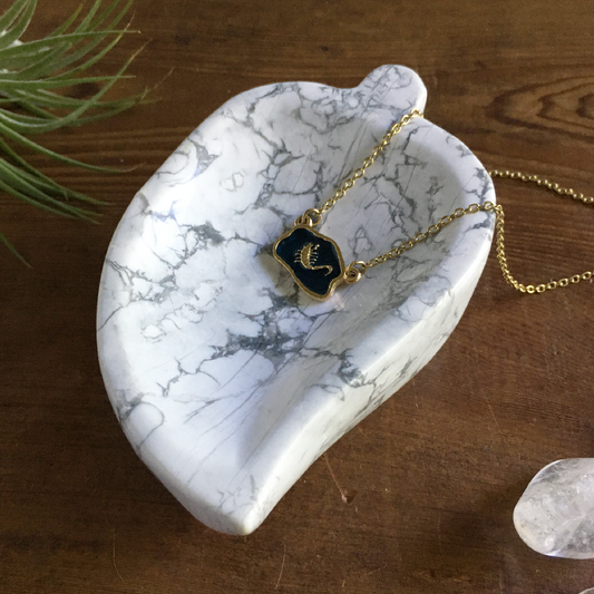 4" Leaf Howlite Bowl #0A