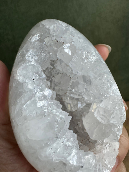 Druzy Agate Crystal Egg with Rainbow Quartz Crystals (Red Stand Included)